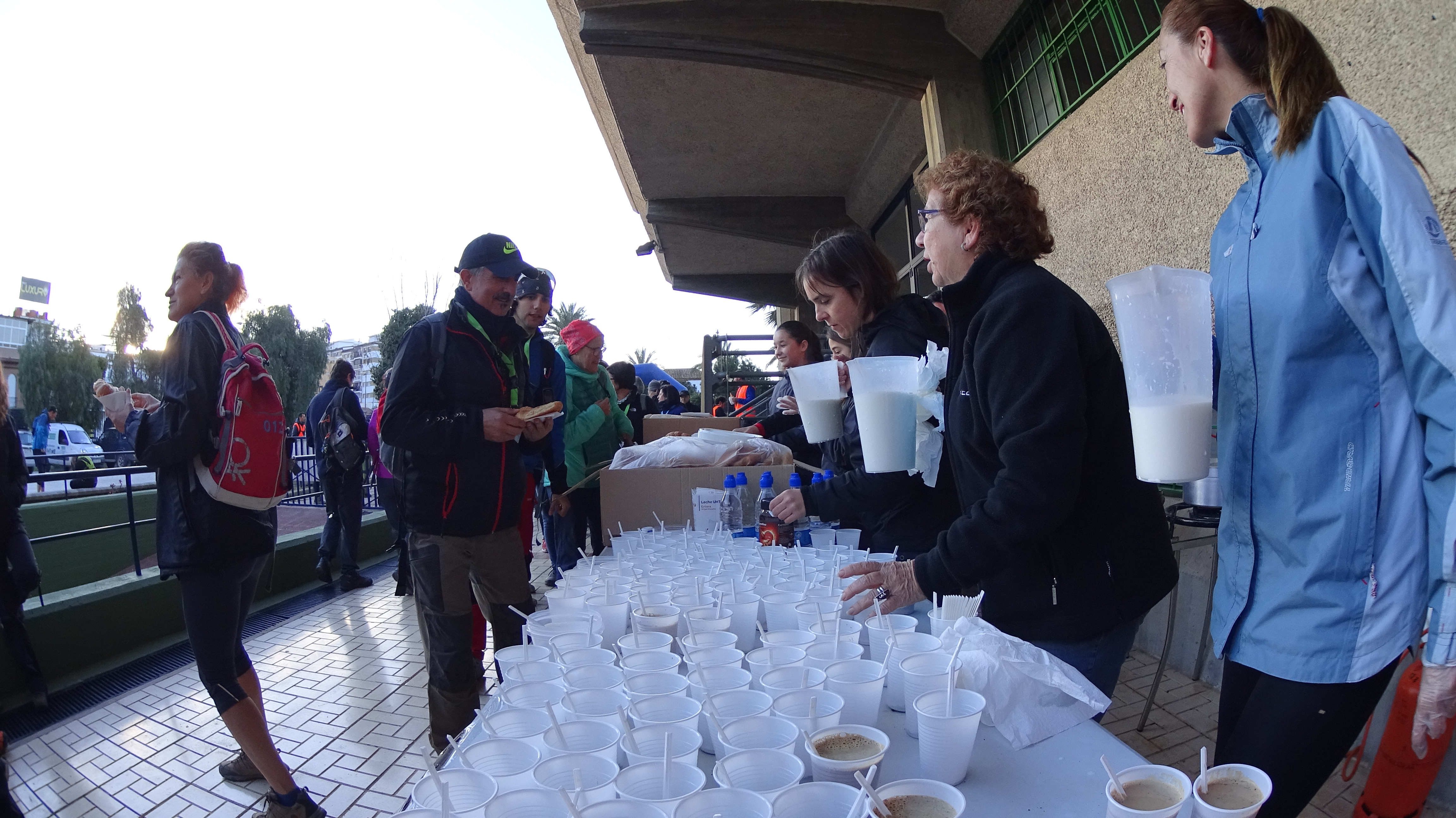 Domingo 6 de Marzo de 2016 un buen desayuno y salimos a pasear por el Parque Natural Montes de Málaga en lo que será la 3ª Travesía Popular Senderista Ciudad de Málaga organizada por la Sociedad Excursionista de Málaga